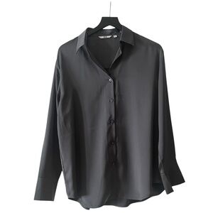 UNIQLO Gray Satin Smooth Long Sleeved Minimalist Office Work Blouse Size M